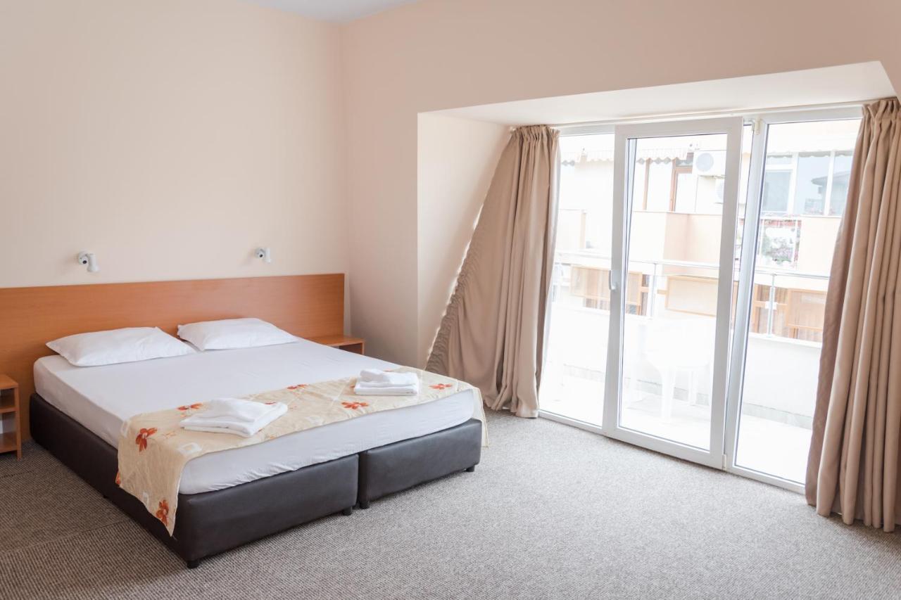 Hotel Eva Ravda Extérieur photo