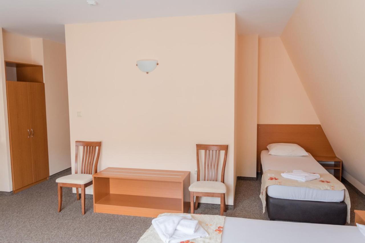 Hotel Eva Ravda Extérieur photo