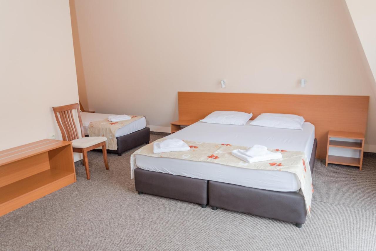 Hotel Eva Ravda Extérieur photo