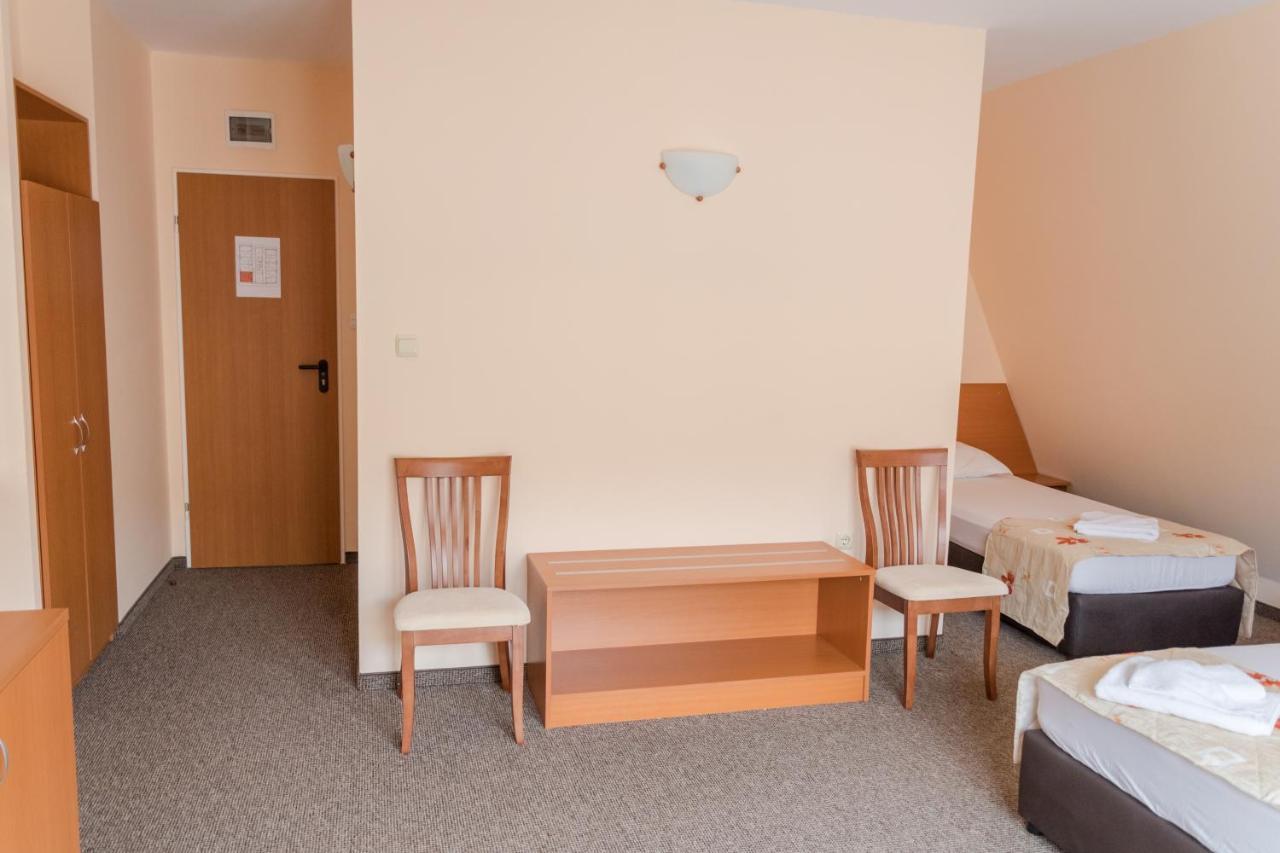 Hotel Eva Ravda Extérieur photo