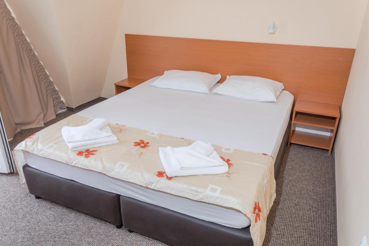 Hotel Eva Ravda Extérieur photo