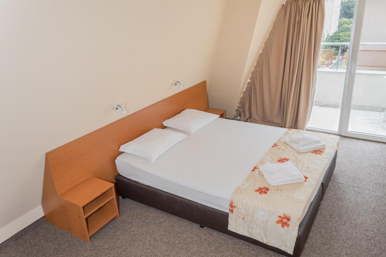 Hotel Eva Ravda Extérieur photo