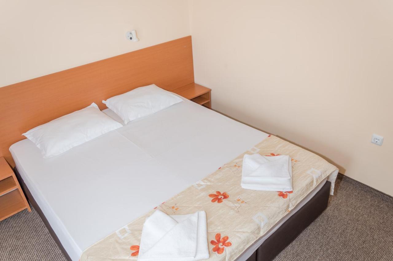 Hotel Eva Ravda Extérieur photo