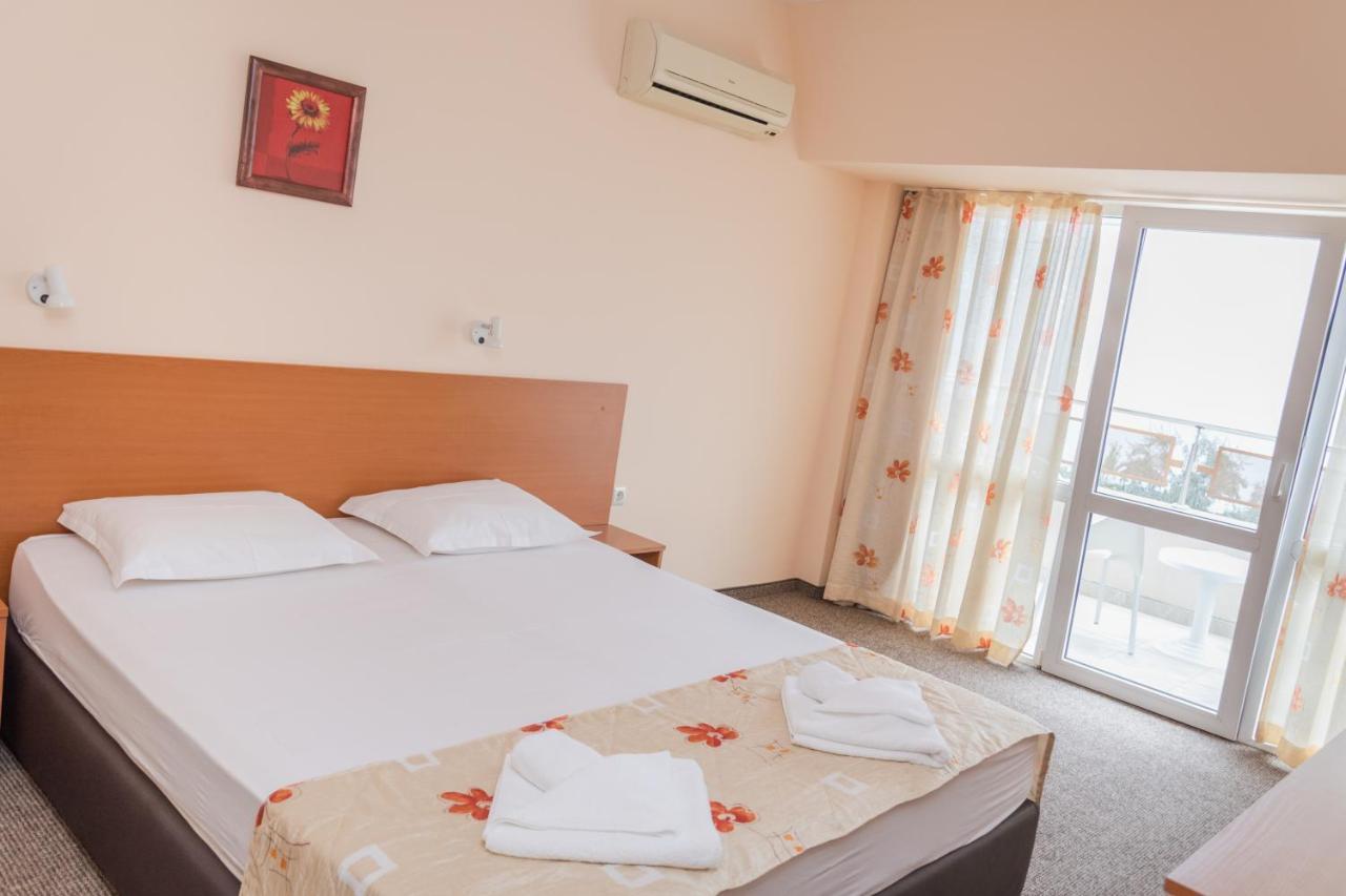 Hotel Eva Ravda Extérieur photo