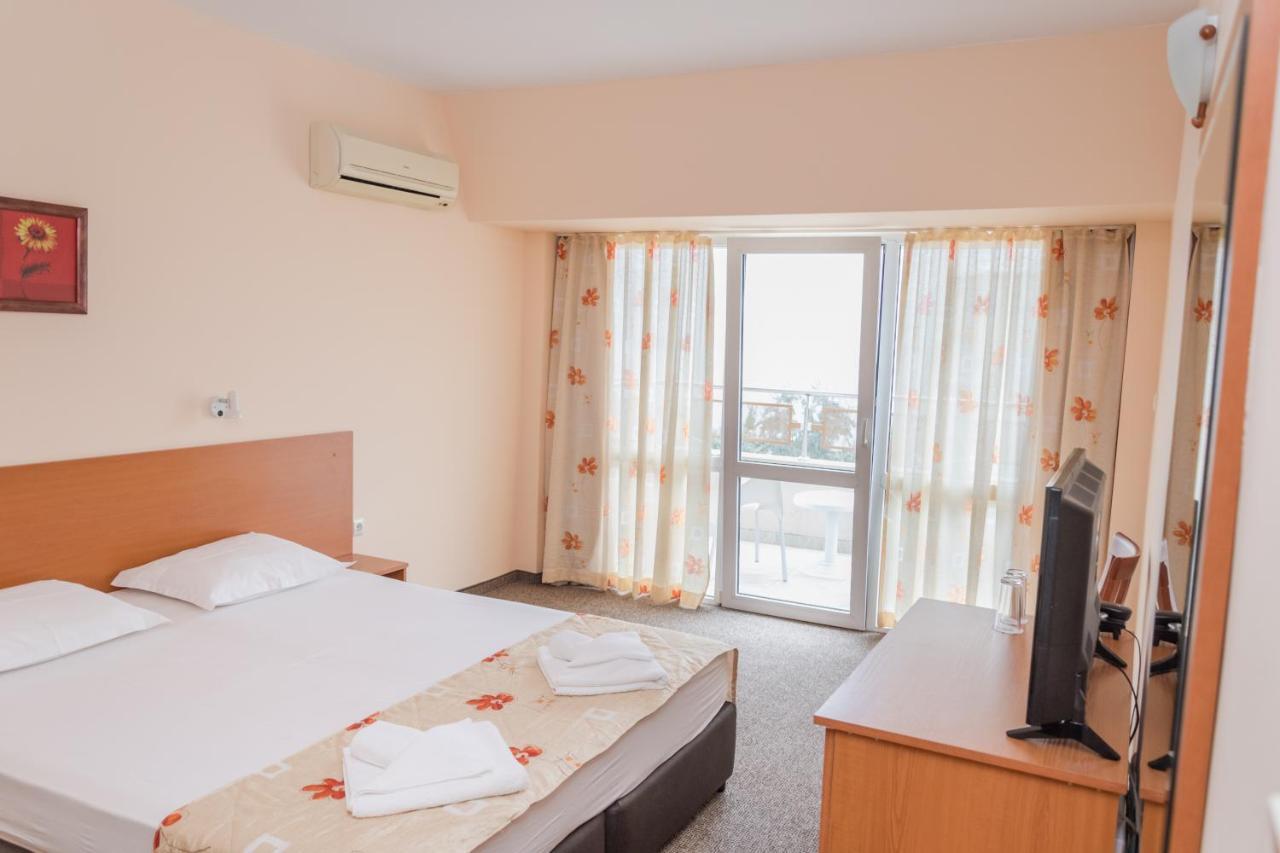 Hotel Eva Ravda Extérieur photo