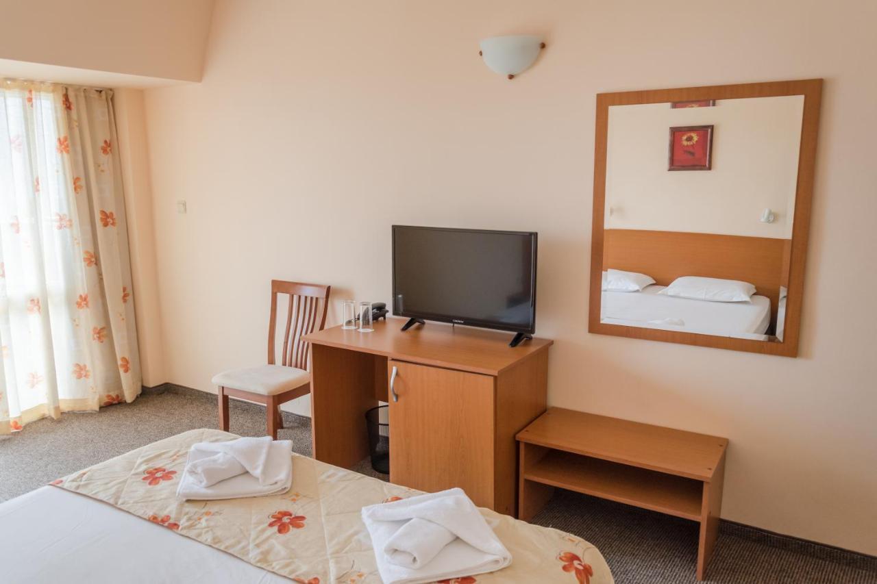 Hotel Eva Ravda Extérieur photo