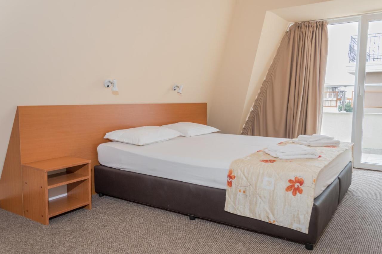 Hotel Eva Ravda Extérieur photo