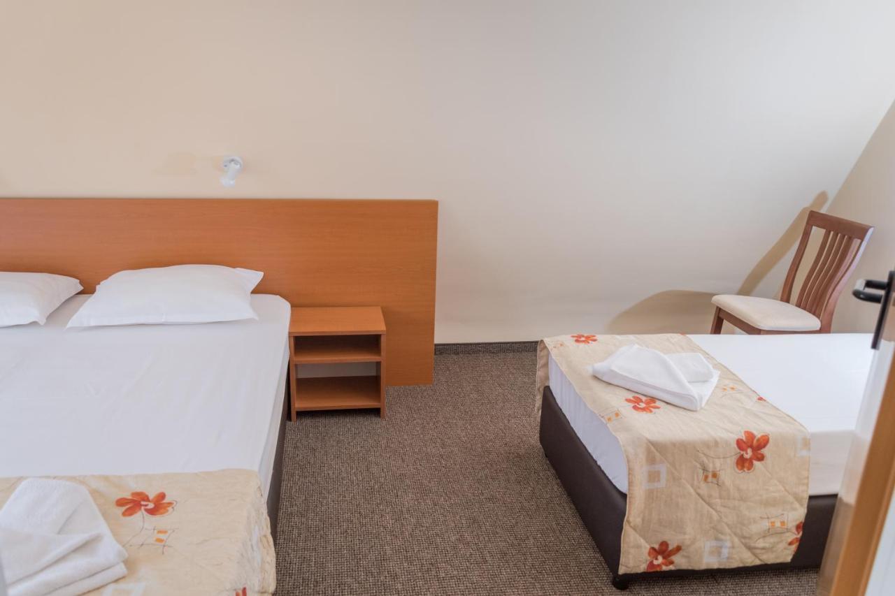 Hotel Eva Ravda Extérieur photo