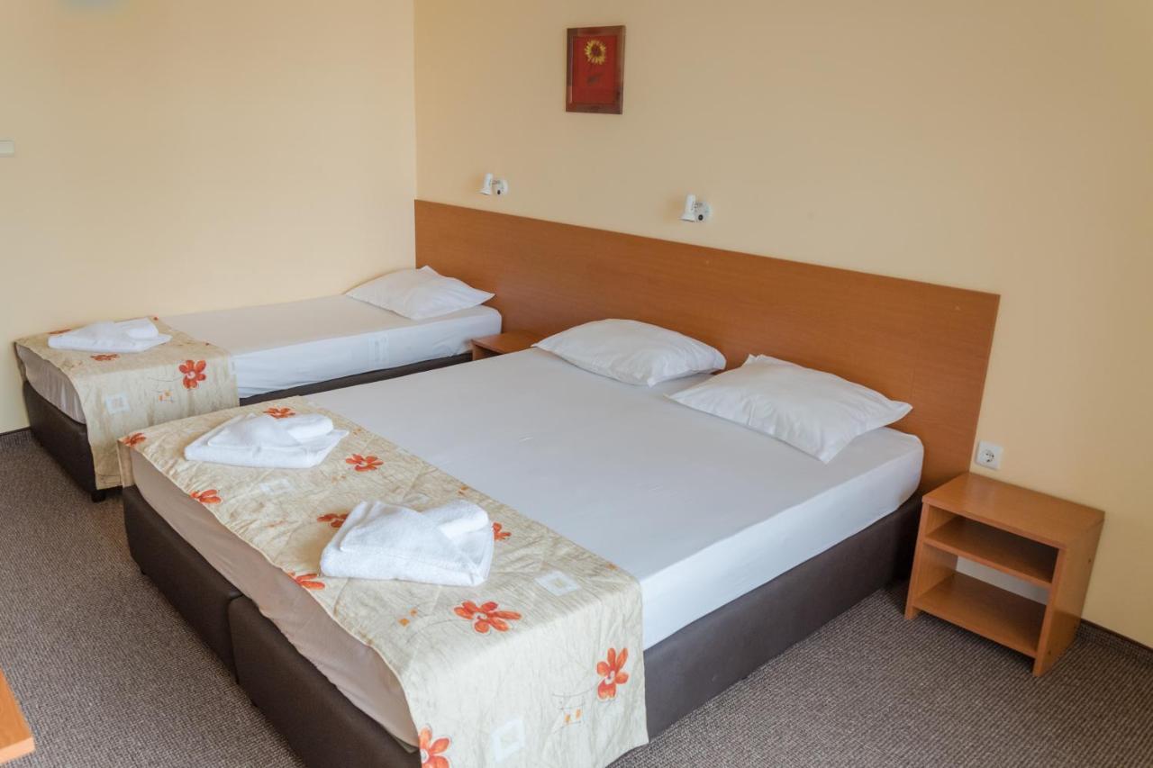 Hotel Eva Ravda Extérieur photo