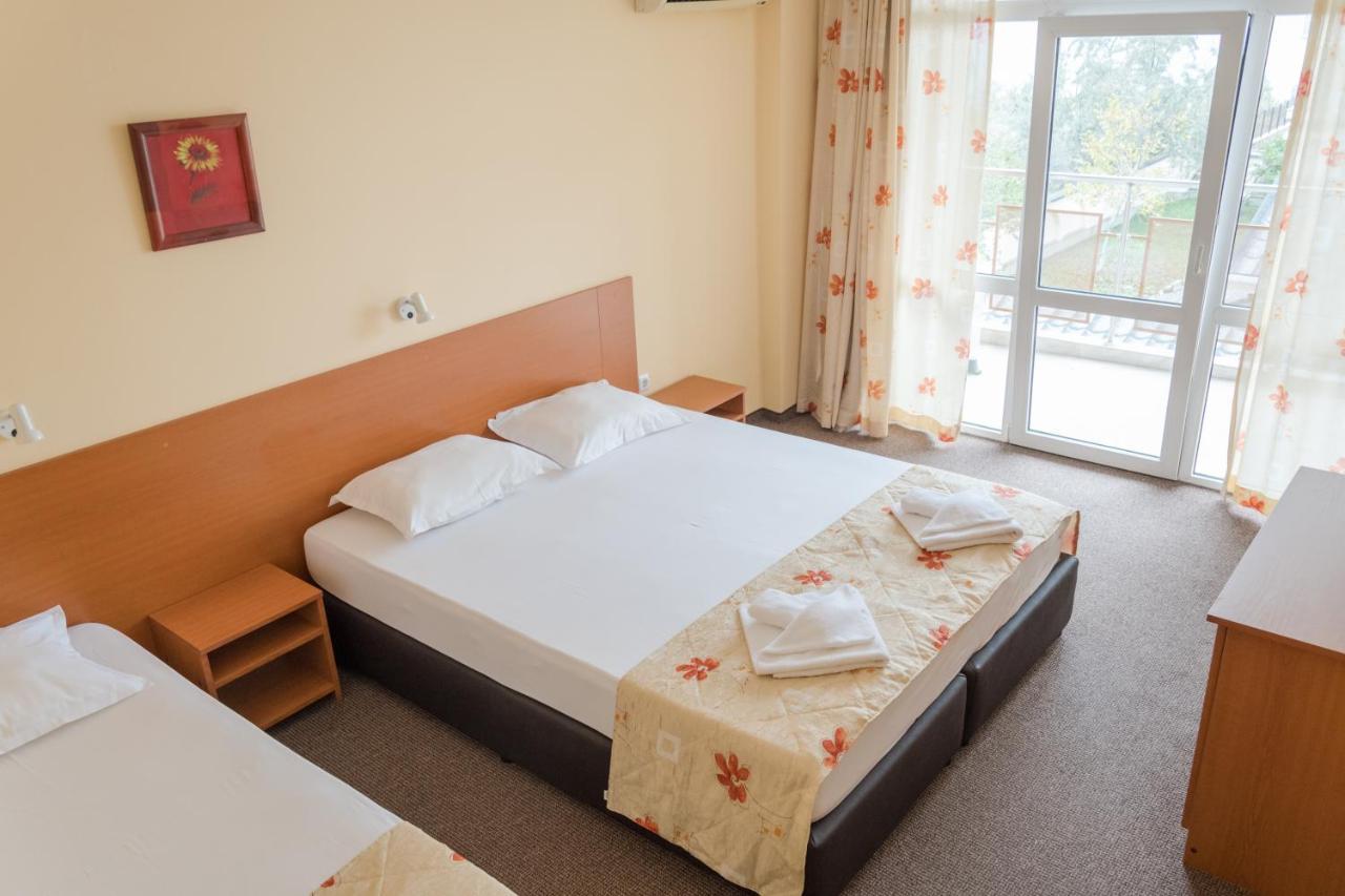 Hotel Eva Ravda Extérieur photo