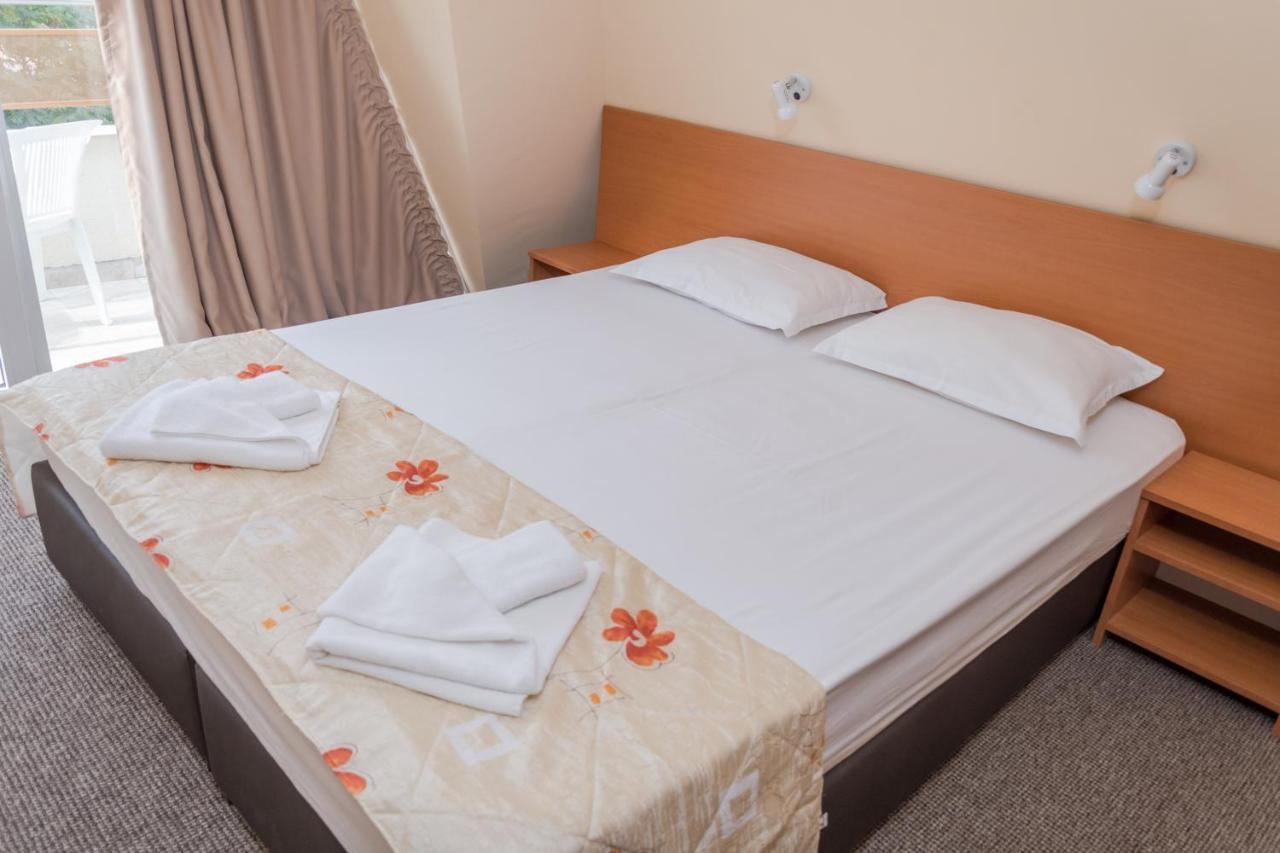 Hotel Eva Ravda Extérieur photo