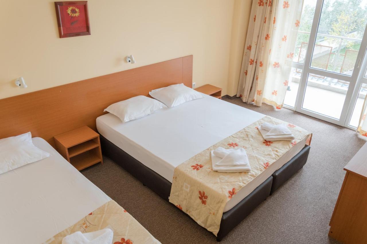 Hotel Eva Ravda Extérieur photo