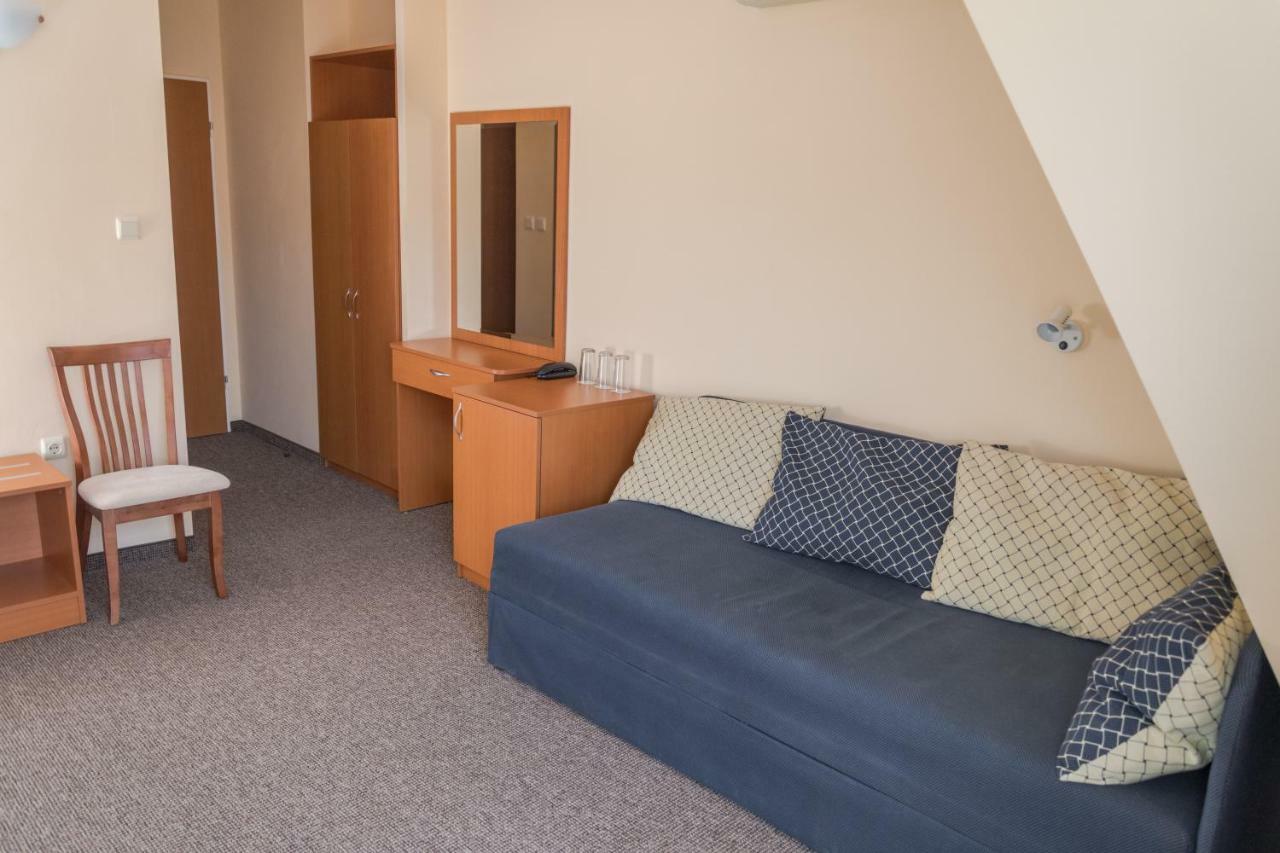 Hotel Eva Ravda Extérieur photo